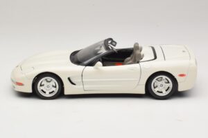 Chevrolet Corvette C5 Cabriolet Alb Bburago 1:18 3076-P1 Metal - imaginea 4 din 8