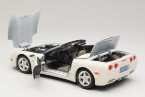 Chevrolet Corvette C5 Cabriolet Alb Bburago 1:18 3076-P1 Metal - imaginea 5 din 8