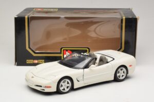 Chevrolet Corvette C5 Cabriolet Alb Bburago 1:18 3076-P1 Metal - imaginea 8 din 8