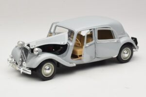 Citroen 15CV Six Gri Maisto 1:18 31837 Metal - imaginea 2 din 8