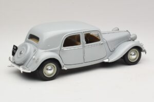 Citroen 15CV Six Gri Maisto 1:18 31837 Metal - imaginea 3 din 8