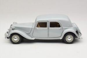 Citroen 15CV Six Gri Maisto 1:18 31837 Metal - imaginea 4 din 8