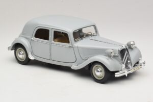 Citroen 15CV Six Gri Maisto 1:18 31837 Metal - imaginea 6 din 8