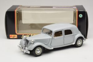 Citroen 15CV Six Gri Maisto 1:18 31837 Metal - imaginea 8 din 8