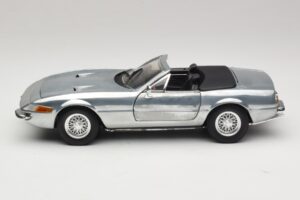 Ferrari 365 GTS Chrome Silver Hot Wheels 1:18 25738 Metal - imaginea 4 din 8