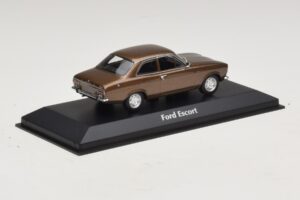Ford Escort Mk1 Maro Metalizat Maxichamps 1:43 940081000 Metal - imaginea 2 din 5