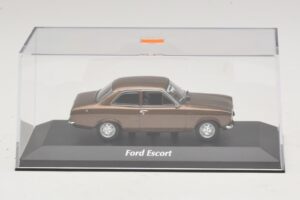 Ford Escort Mk1 Maro Metalizat Maxichamps 1:43 940081000 Metal - imaginea 4 din 5