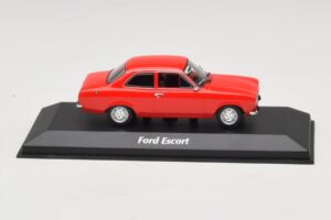 Ford Escort Mk1 Roșu Maxichamps 1:43 Ford Escort Mk1 Roșu Maxichamps 1:43 940081001 Metal