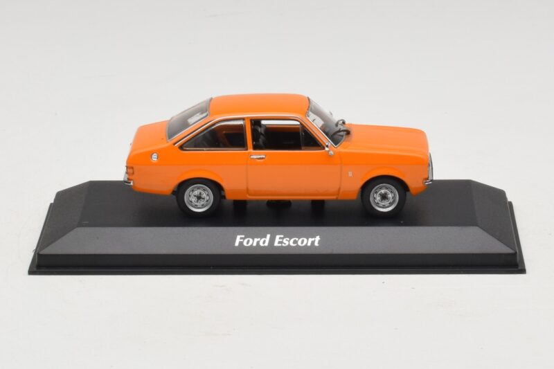 Ford Escort Mk2 Portocaliu Maxichamps 1:43 Ford Escort Mk2 Portocaliu Maxichamps 1:43 940084101 Metal