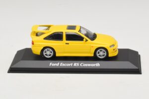Ford Escort RS Cosworth Galben Maxichamps 1:43 Ford Escort RS Cosworth Galben Maxichamps 1:43 940082101 Metal