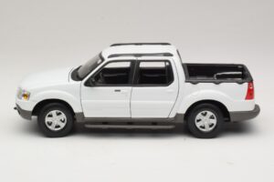 Ford Explorer Sport Trac Alb Maisto 1:18 36891 Metal - imaginea 4 din 8