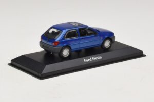 Ford Fiesta Mk4 Albastru Metalizat Maxichamps 1:43 940085061 Metal - imaginea 2 din 5