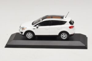 Ford Kuga Mk1 Alb Ediția Dealer Minichamps 1:43 Ford Kuga Mk1 Alb Ediția Dealer Minichamps 1:43 KUGA002 Metal