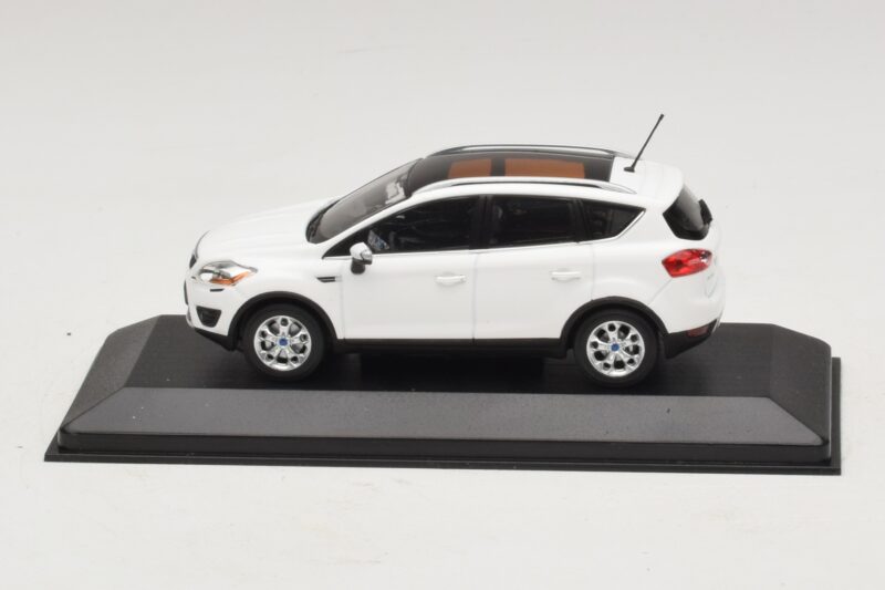 Ford Kuga Mk1 Alb Ediția Dealer Minichamps 1:43 Ford Kuga Mk1 Alb Ediția Dealer Minichamps 1:43 KUGA002 Metal