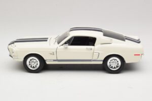 Ford Shelby GT500KR Alb Road Legends 1:18 92168 Metal - imaginea 4 din 8