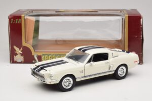 Ford Shelby GT500KR Alb Road Legends 1:18 92168 Metal - imaginea 8 din 8