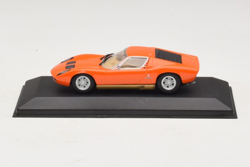 Lamborghini Miura P400 Portocaliu Minichamps 1:43 Lamborghini Miura P400 Portocaliu Minichamps 1:43 430103002 Metal