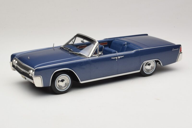 Lincoln Continental Convertible Albastru Metalizat The Lincoln Lawyer KK-Scale 1:18 KKDC181522 Metal