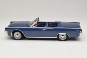Lincoln Continental Convertible Albastru Metalizat The Lincoln Lawyer KK-Scale 1:18 KKDC181522 Metal - imaginea 4 din 7