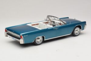 Lincoln Continental Convertible Turcoaz Metalizat KK-Scale 1:18 KKDC181524 Metal - imaginea 3 din 7