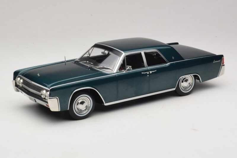 Lincoln Continental Verde Închis Metalizat Matrix Reloaded & Revolutions KK-Scale 1:18 KKDC181481 Metal