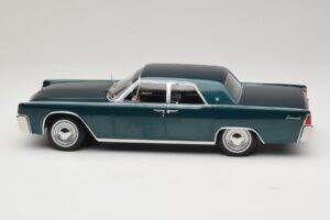 Lincoln Continental Verde Închis Metalizat Matrix Reloaded & Revolutions KK-Scale 1:18 KKDC181481 Metal - imaginea 3 din 6