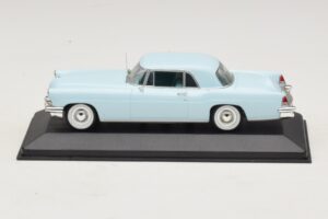 Lincoln Continental Mark II Albastru Deschis Minichamps 1:43 Lincoln Continental Mark II Albastru Deschis Minichamps 1:43 400082304 Metal