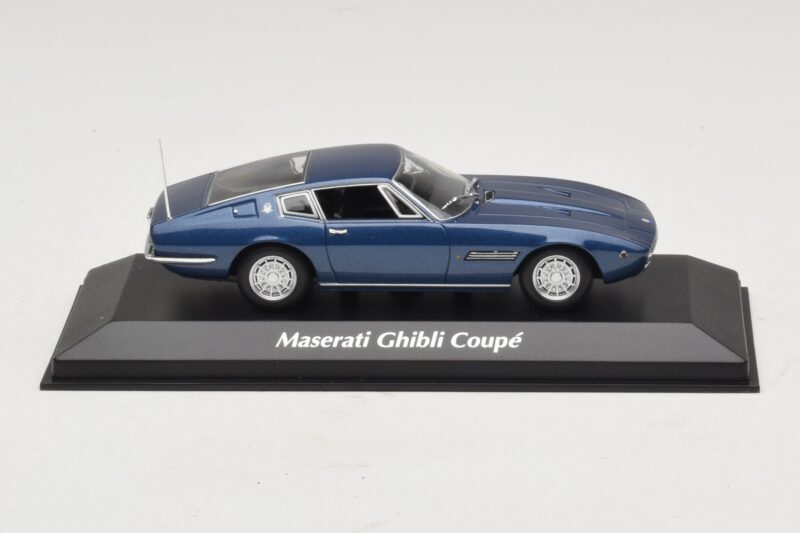 Maserati Ghibli Albastru Metalizat Maxichamps 1:43 Maserati Ghibli Albastru Metalizat Maxichamps 1:43 940123321 Metal