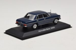 Mercedes 200D W115 Albastru Maxichamps 1:43 940034000 Metal - imaginea 2 din 5
