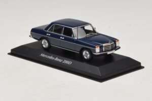 Mercedes 200D W115 Albastru Maxichamps 1:43 940034000 Metal - imaginea 3 din 5