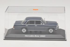 Mercedes 200D W115 Albastru Maxichamps 1:43 940034000 Metal - imaginea 4 din 5