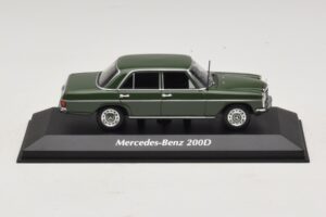 Mercedes 200D W115 Verde Închis Maxichamps 1:43 Mercedes 200D W115 Verde Închis Maxichamps 1:43 940034001 Metal