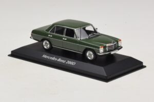 Mercedes 200D W115 Verde Închis Maxichamps 1:43 940034001 Metal - imaginea 3 din 5