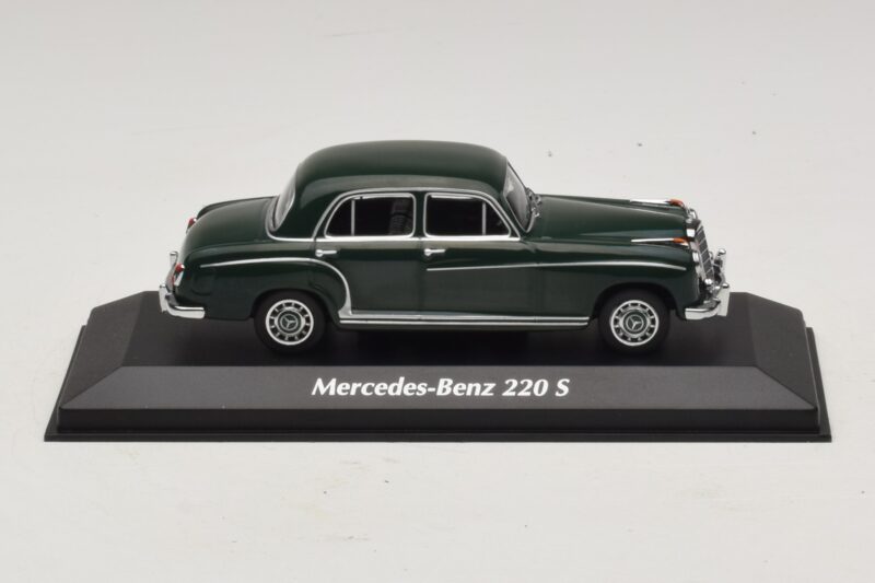 Mercedes 220 S W180 Verde Închis Maxichamps 1:43 Mercedes 220 S W180 Verde Închis Maxichamps 1:43 940033001 Metal