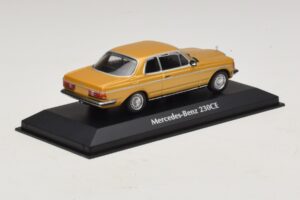 Mercedes 230 CE C123 Auriu Metalizat Maxichamps 1:43 940032220 Metal - imaginea 2 din 5