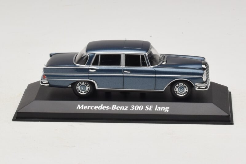 Mercedes 300 SE W112 Lang Albastru Metalizat Maxichamps 1:43 940035200 Metal