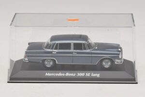 Mercedes 300 SE W112 Lang Albastru Metalizat Maxichamps 1:43 940035200 Metal - imaginea 4 din 5