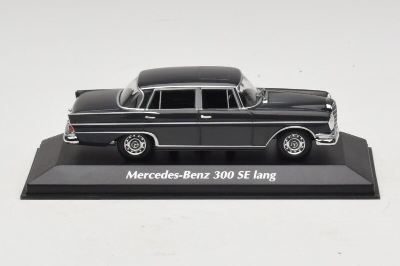 Mercedes 300 SE W112 Lang Gri Închis Maxichamps 1:43 Mercedes 300 SE W112 Lang Gri Închis Maxichamps 1:43 940035201 Metal
