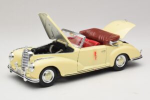 Mercedes 300S Crem Maisto 1:18 31806 Metal - imaginea 2 din 8