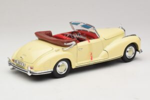 Mercedes 300S Crem Maisto 1:18 31806 Metal - imaginea 3 din 8