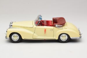 Mercedes 300S Crem Maisto 1:18 31806 Metal - imaginea 4 din 8