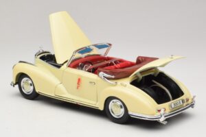 Mercedes 300S Crem Maisto 1:18 31806 Metal - imaginea 5 din 8