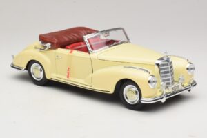 Mercedes 300S Crem Maisto 1:18 31806 Metal - imaginea 6 din 8