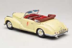 Mercedes 300S Crem Maisto 1:18 31806 Metal - imaginea 7 din 8