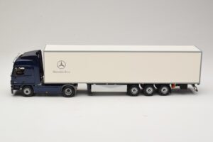 Mercedes Actros 1044 Albastru Minichamps 1:43 B66000604 Metal - imaginea 3 din 7