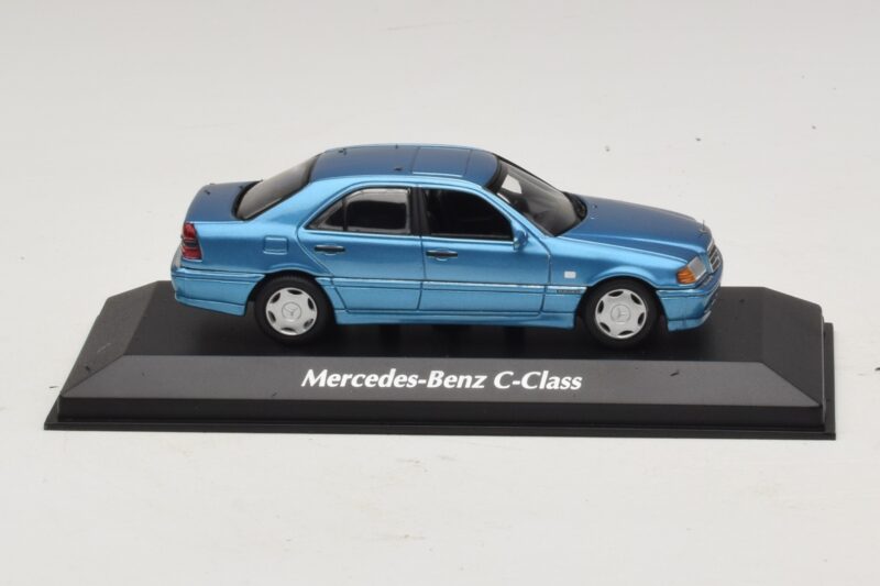 Mercedes C-Class W202 Albastru Metalizat Maxichamps 1:43 Mercedes C-Class W202 Albastru Metalizat Maxichamps 1:43 940037060 Metal