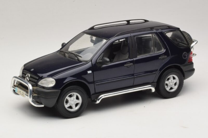 Mercedes ML320 W163 Albastru Maisto 1:18 31847 Metal