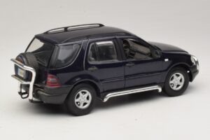 Mercedes ML320 W163 Albastru Maisto 1:18 31847 Metal - imaginea 3 din 8