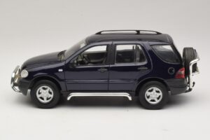 Mercedes ML320 W163 Albastru Maisto 1:18 31847 Metal - imaginea 4 din 8