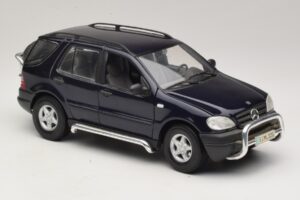 Mercedes ML320 W163 Albastru Maisto 1:18 31847 Metal - imaginea 6 din 8